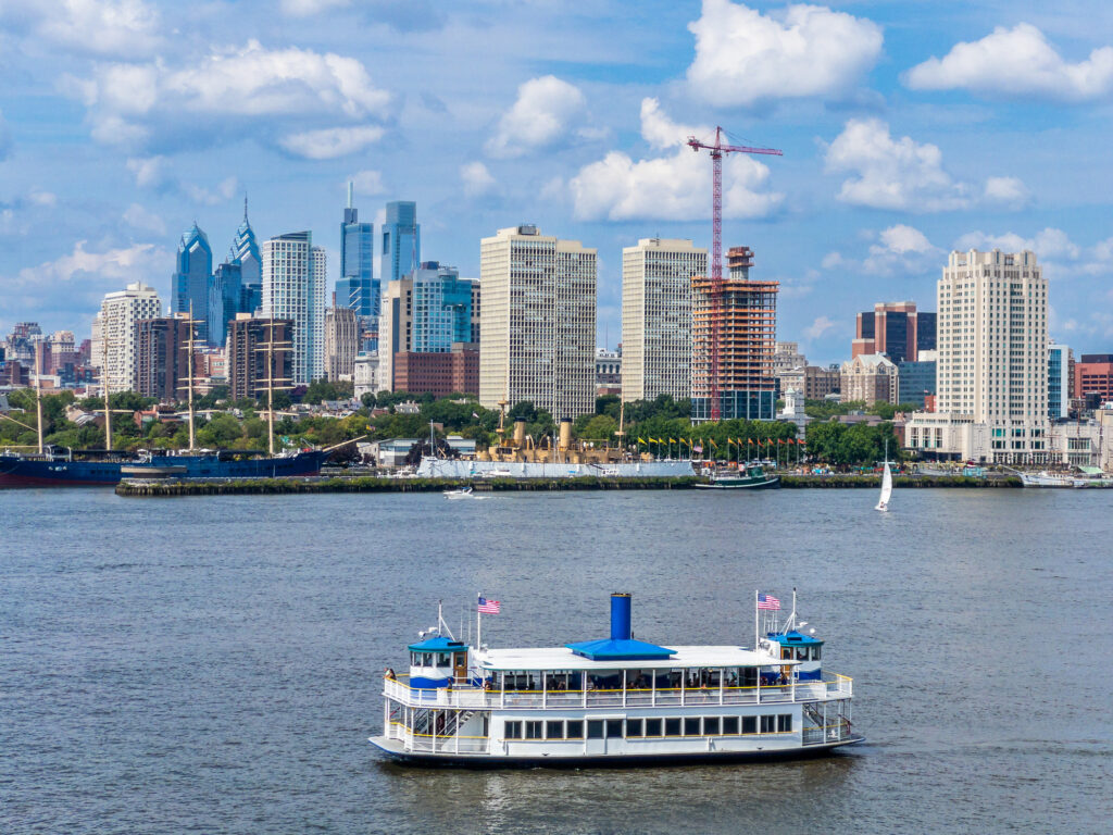 A city view of the Philadelphia downtown skyline and boats.